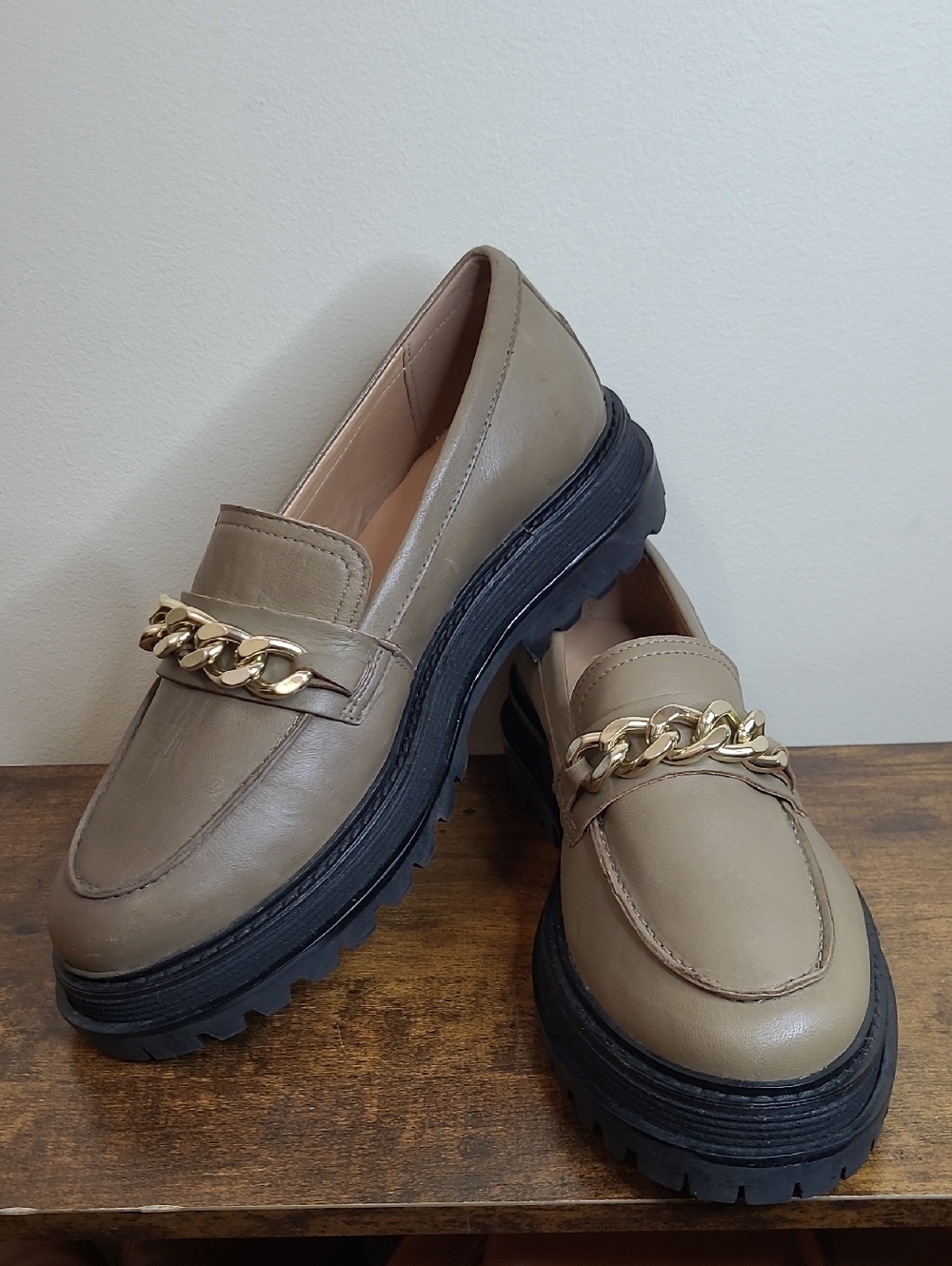 NWOT Crevo FRANCINE Taupe Loafers with Gold Chain & Chunky Black Lug Sole  (8.5)